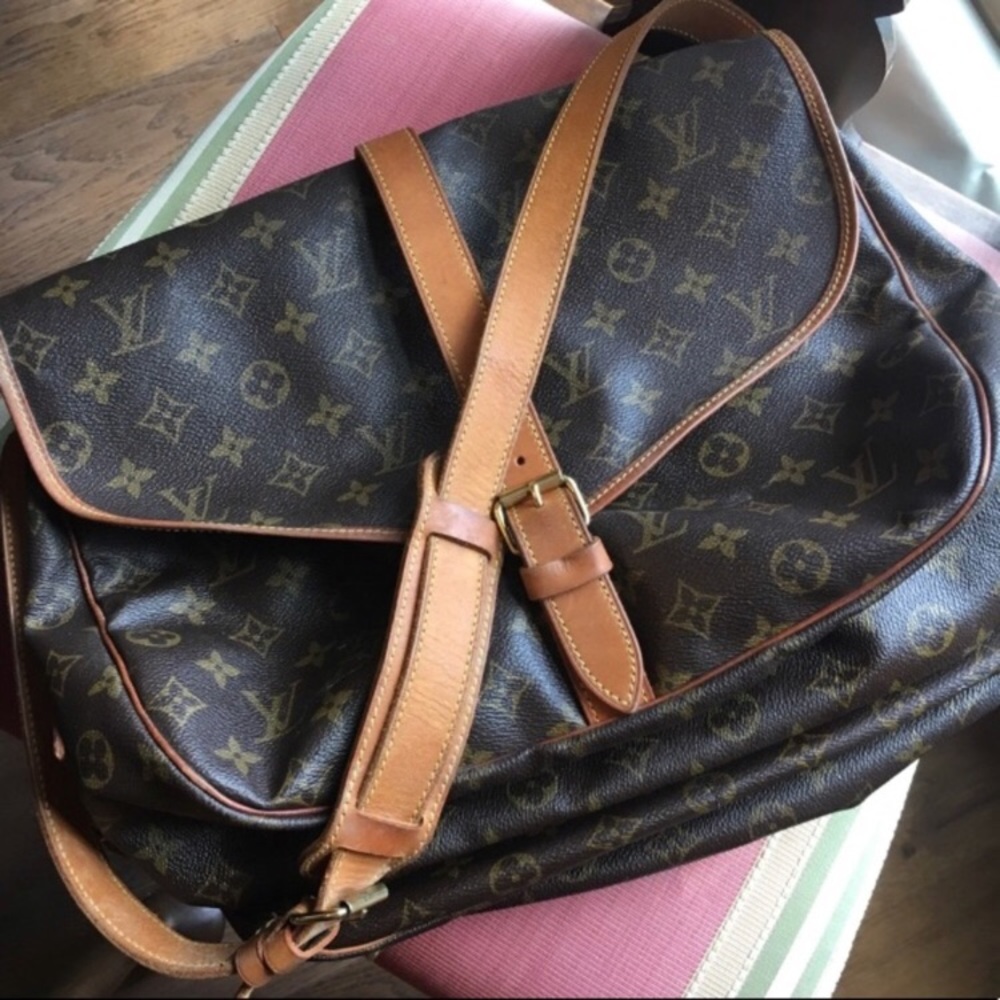 Louis Vuitton - Saumur Crossbody bag